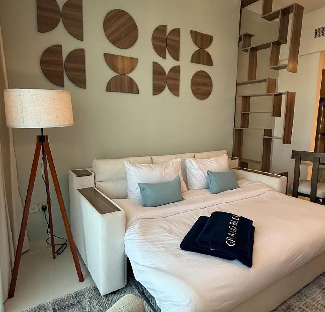 Seaside Elegance 1Br At Emaar Beachfront Dubai Appartamento